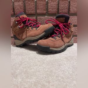 COLUMBIA HIKING BOOTS